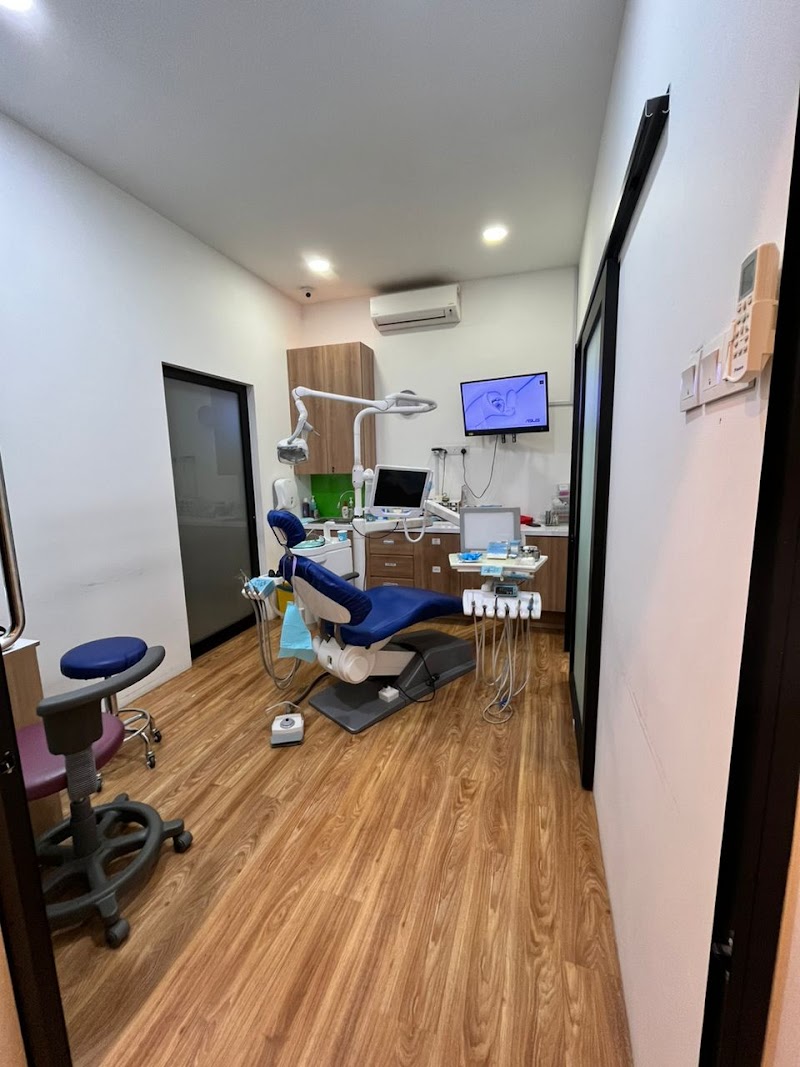 L&L dental clinic (Bukit Indah)