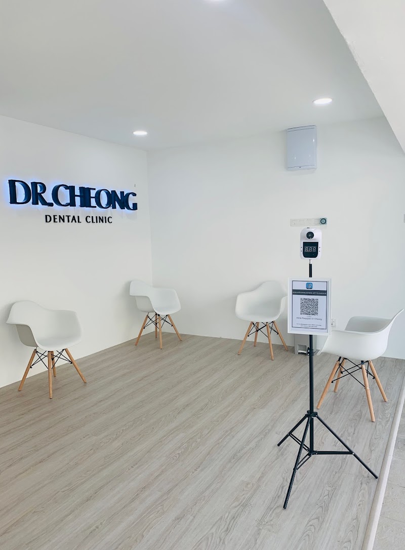 Klinik Pergigian Dr Cheong 百合花园张牙科诊所 (Taman Molek)